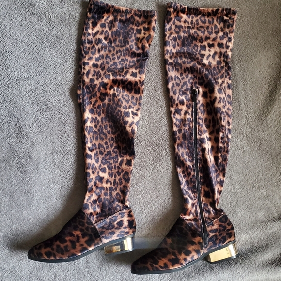 Bamboo Women's Leopard Print Velvet Stretch Over Knee‎ Boots, Stardom Size 6 - Picture 1 of 9